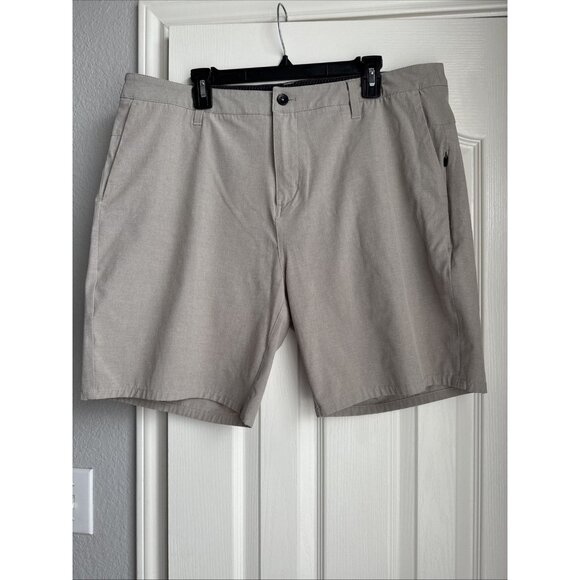 Vuori Aim Men's Chino Performance Shorts Tan Sz 38 8" Inseam Style V368 Beige - Picture 1 of 6